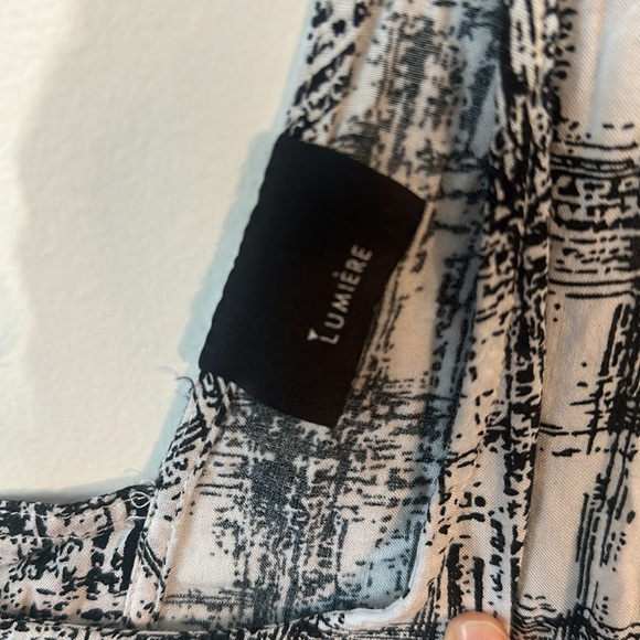 Patterned Romper with Pockets - Picture 5 of 6